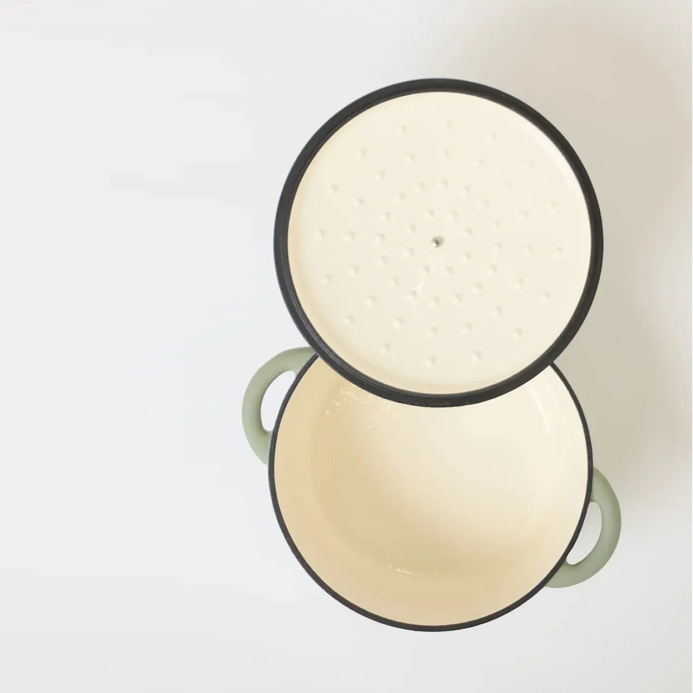 George Collective - Cast Iron Round Casserole 28cm - Matte Sage/Silver Lid - الصورة 4