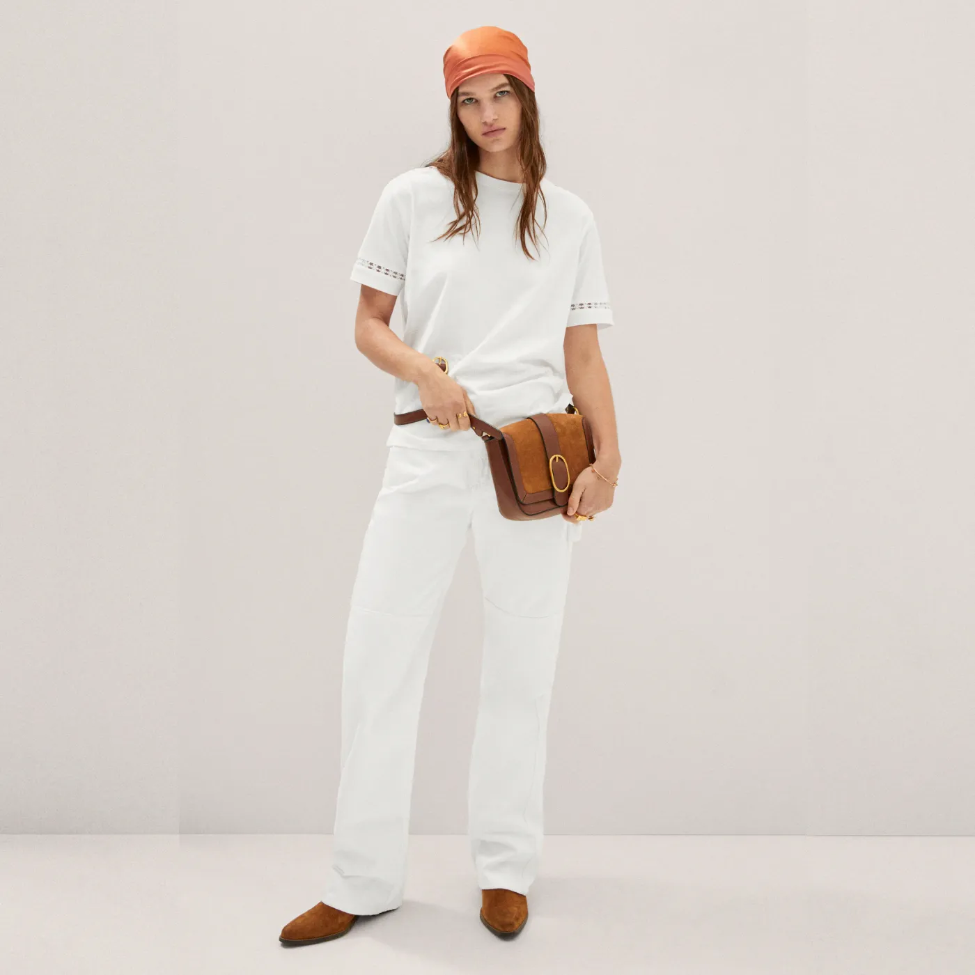 Embroidered White Cotton T-Shirt - الصورة 2