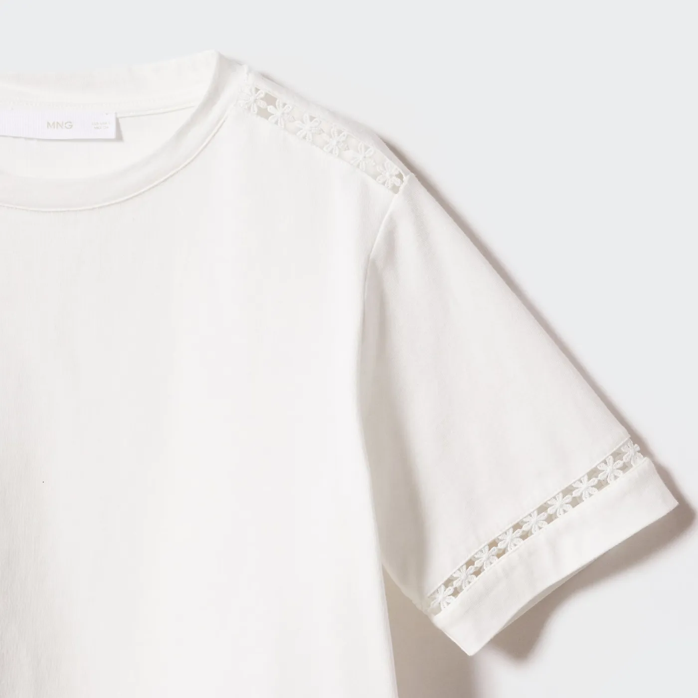 Embroidered White Cotton T-Shirt - الصورة 6